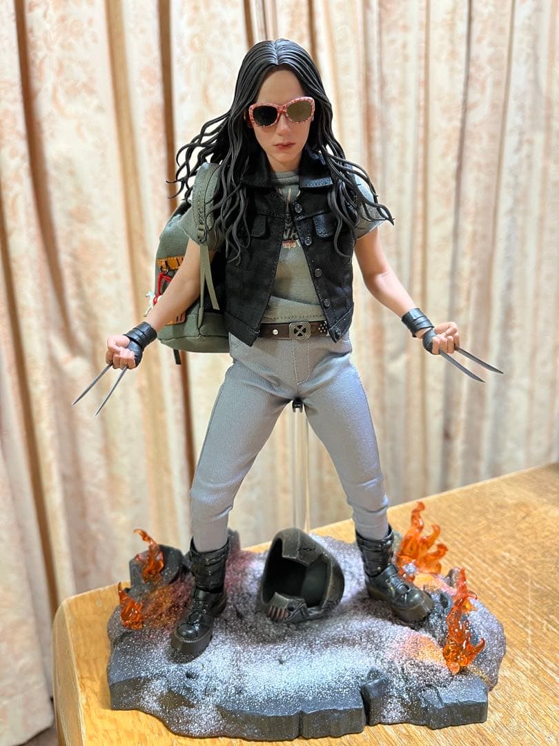 ホットトイズ　X-23 ローラ　フィギュア