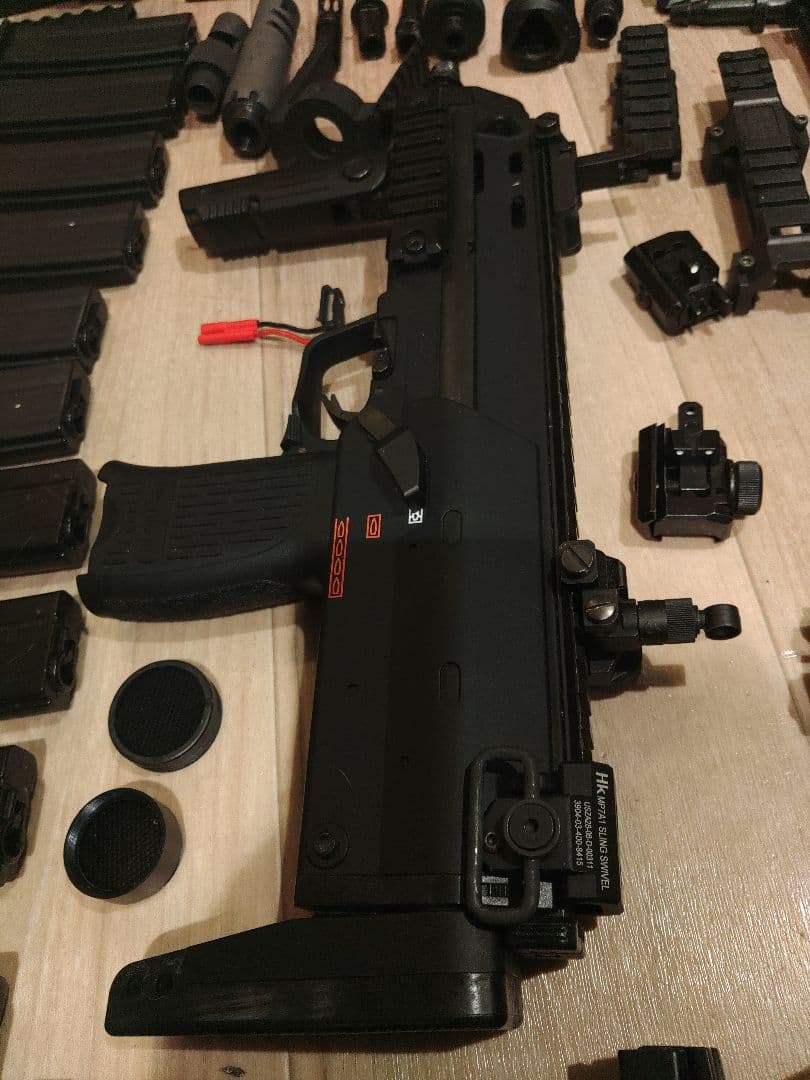 マルイ 電動 MP7A1 ジャンク 純正マガジン×6 多弾 ×6外装・光学等盛合