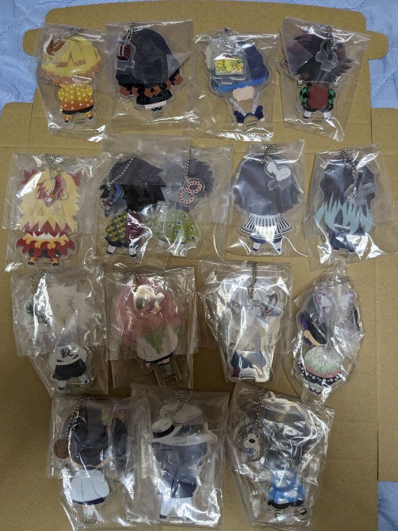 鬼滅の刃　みつめてアクリルチャームキーホルダー☆