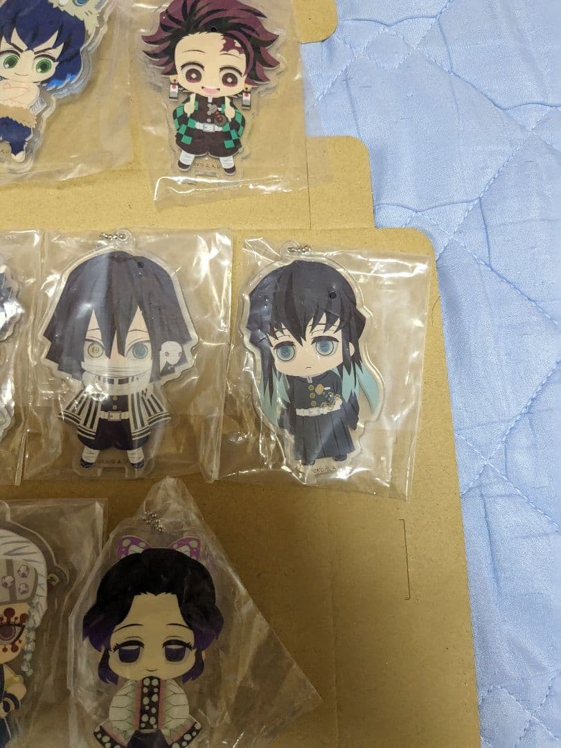 鬼滅の刃　みつめてアクリルチャームキーホルダー☆