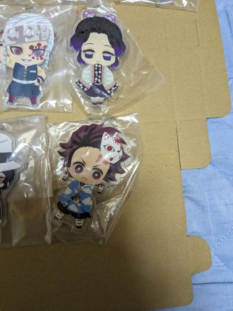 鬼滅の刃　みつめてアクリルチャームキーホルダー☆