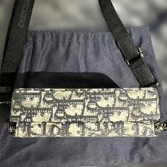 Dior ストラップ付き ジップポーチ