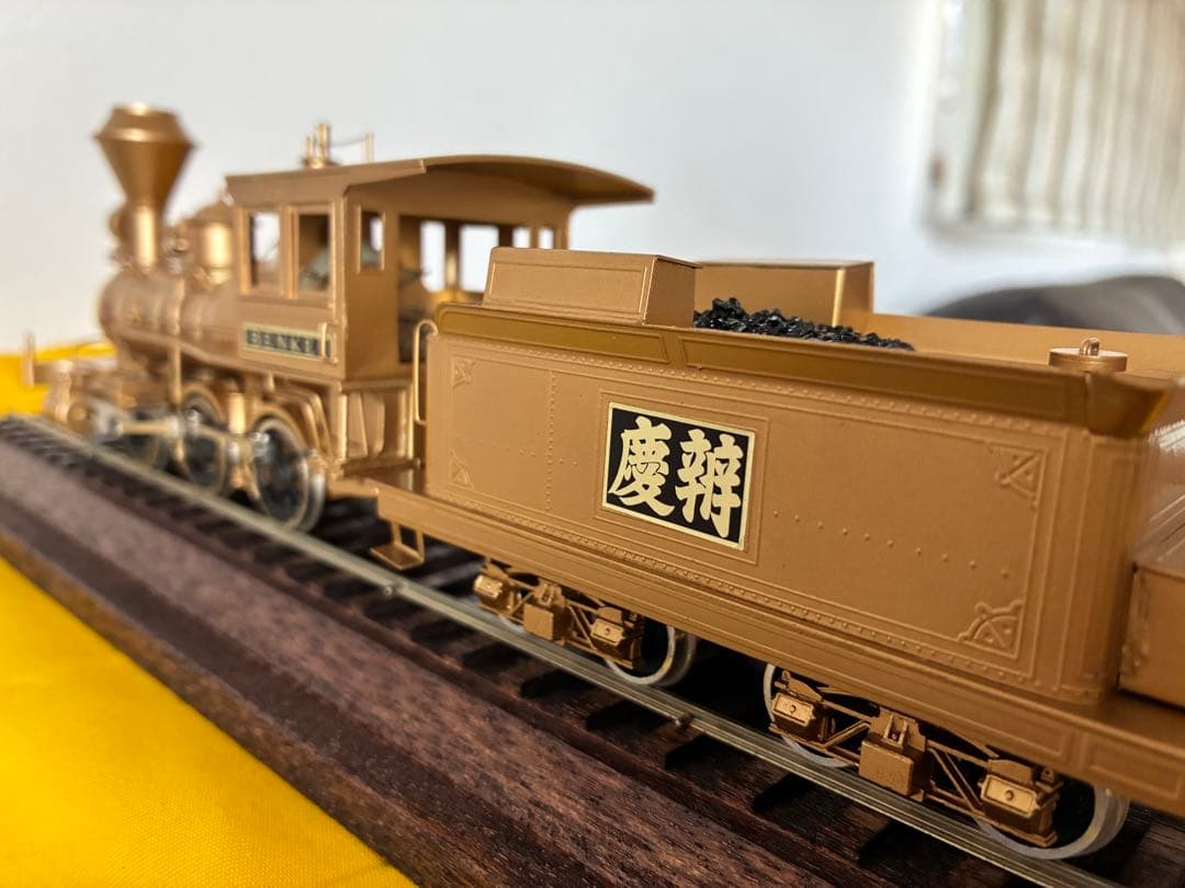 未使用品 弁慶号 蒸気機関車模型 金属製 レール基台・ケース付