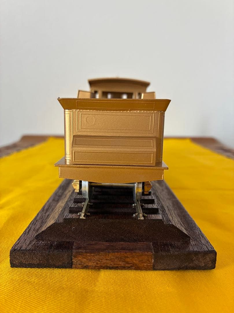 未使用品 弁慶号 蒸気機関車模型 金属製 レール基台・ケース付