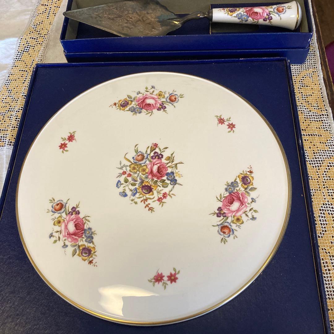 お値下げ　ロイヤルウースターのケーキ皿とサーバーのセット