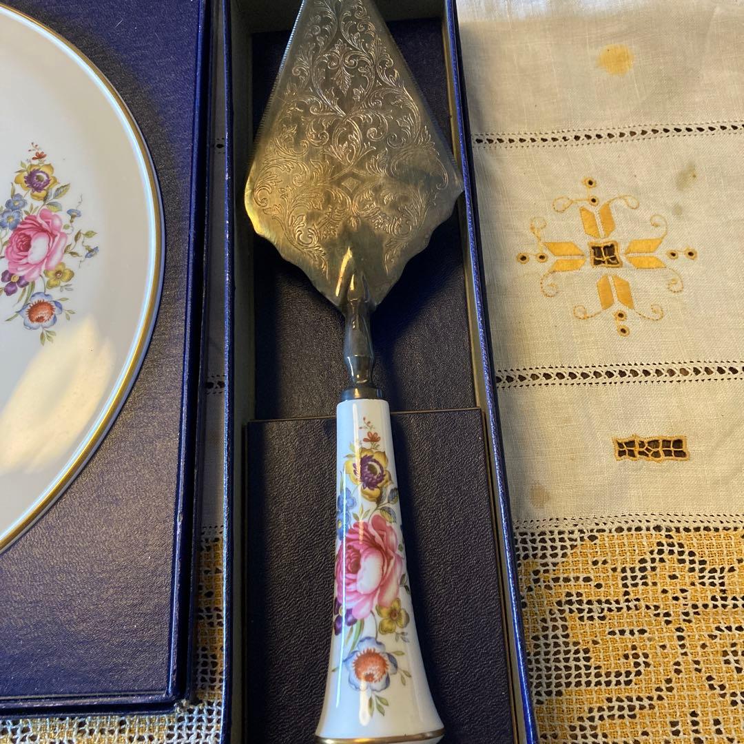 お値下げ　ロイヤルウースターのケーキ皿とサーバーのセット