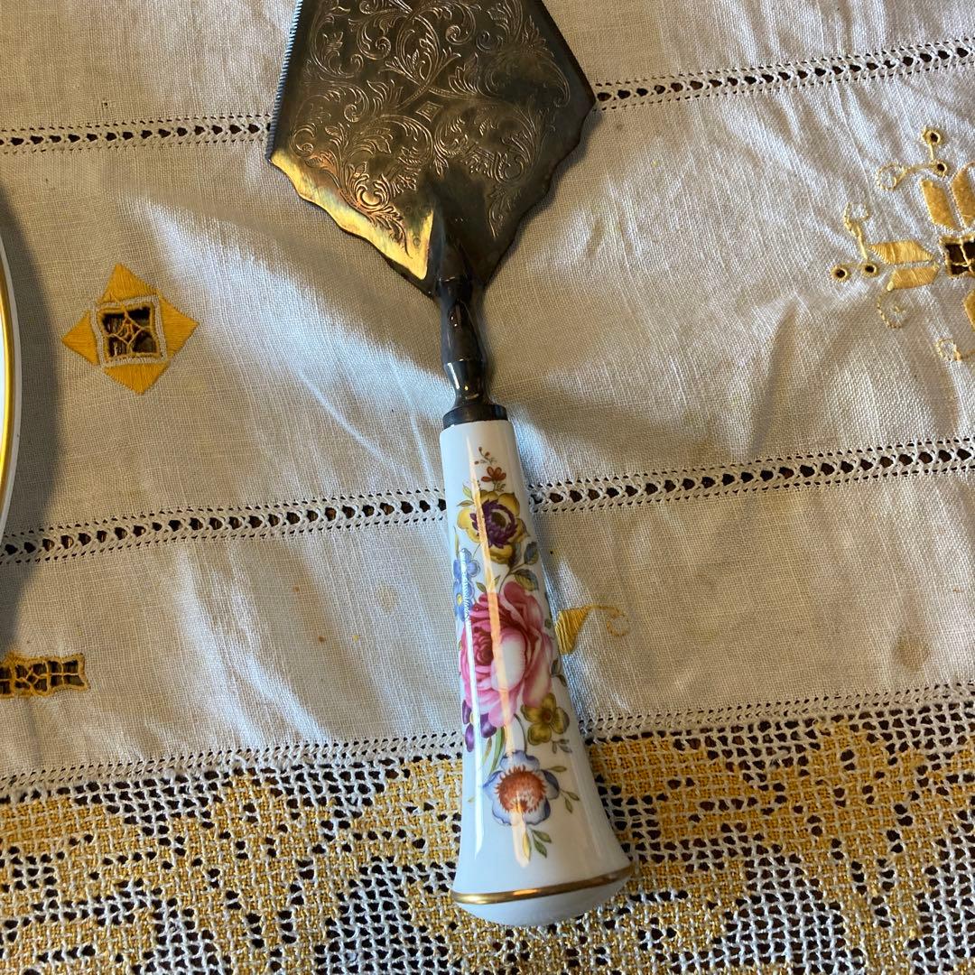 お値下げ　ロイヤルウースターのケーキ皿とサーバーのセット