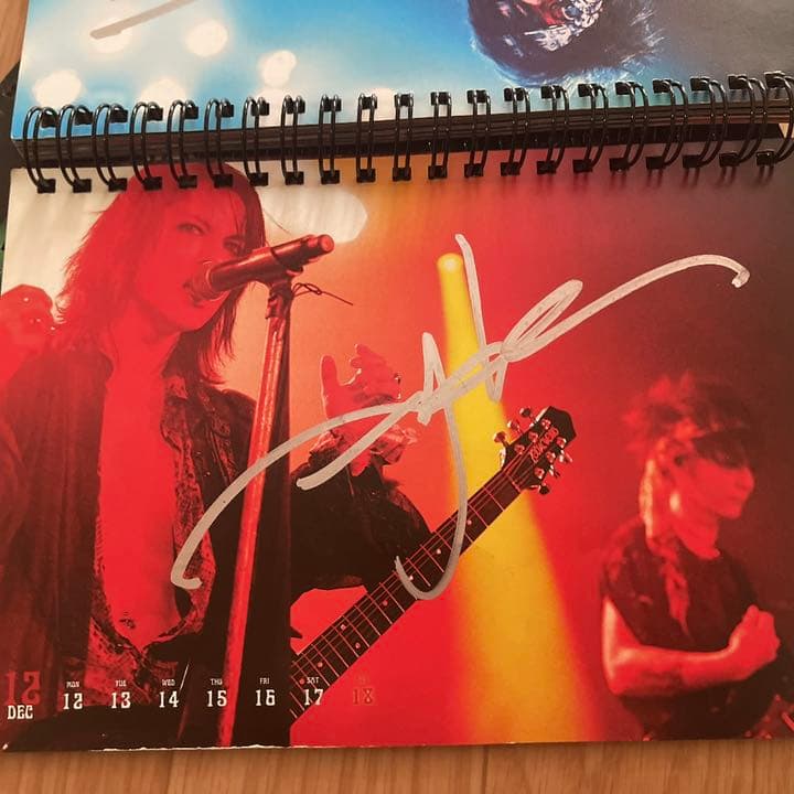 VAMPSのHYDE、K.A.Zサインセット