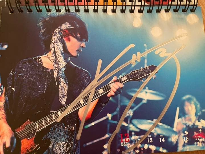 VAMPSのHYDE、K.A.Zサインセット