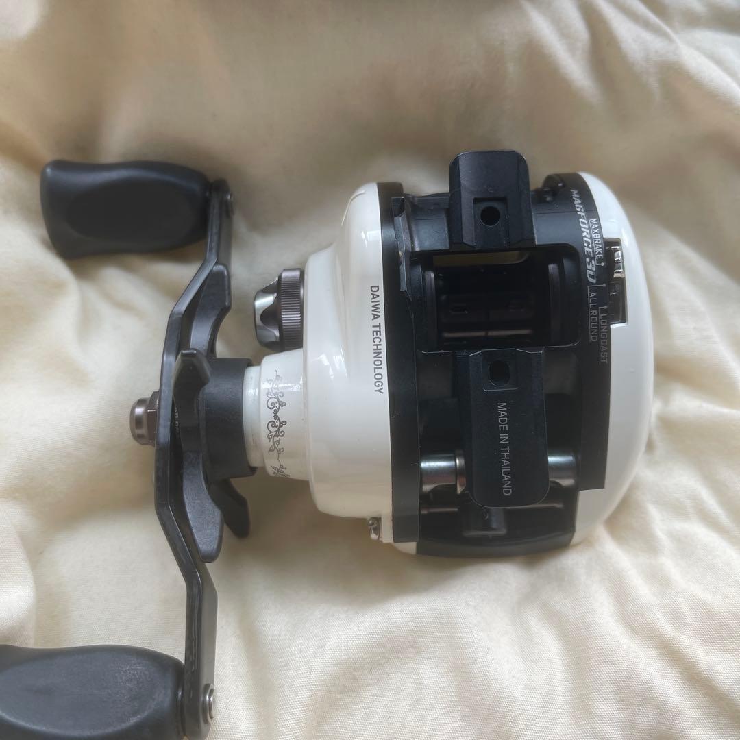 限定レア　ガンクラフトホワイトノイズ　　　　　　　T3 MAGO ベイトリール