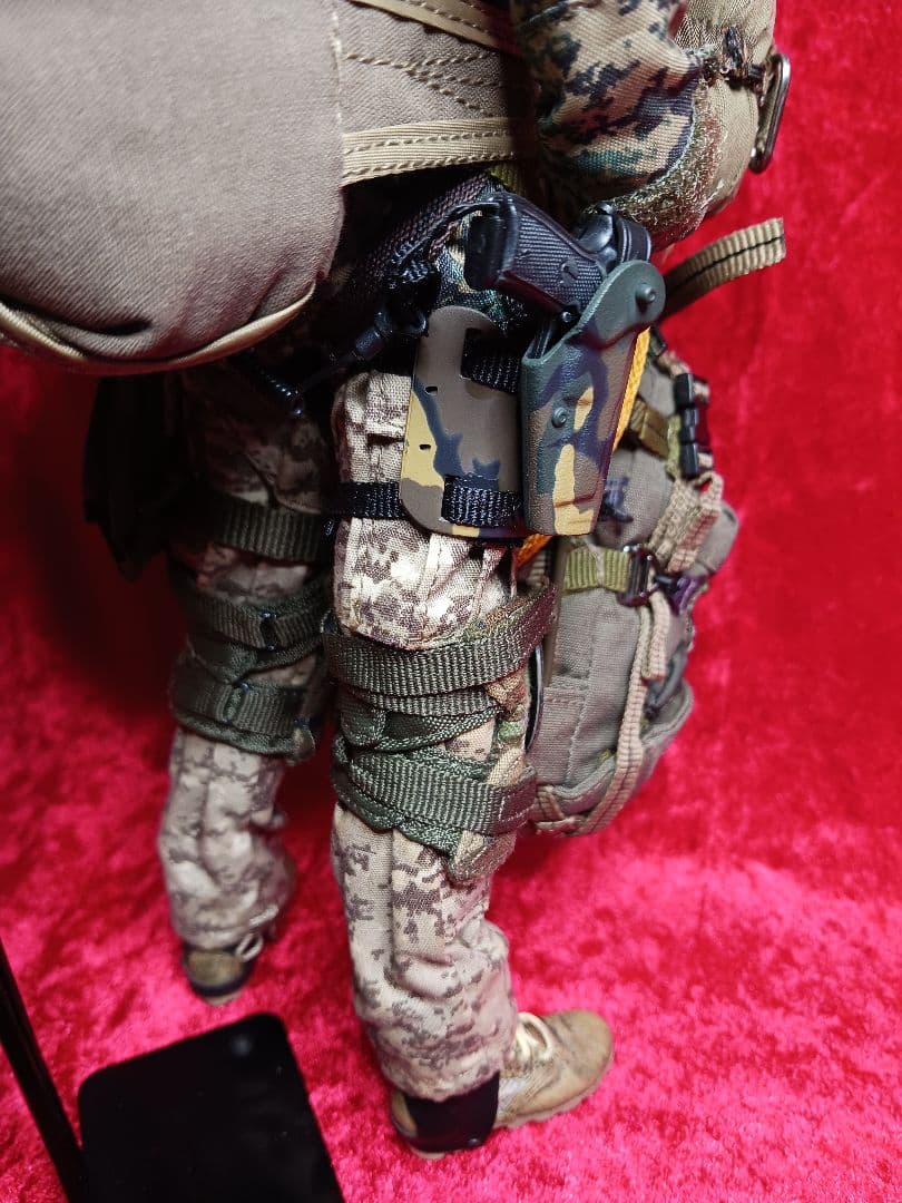 1/6 USMC パラシュター女性兵士(HotToysホットトイズ)
