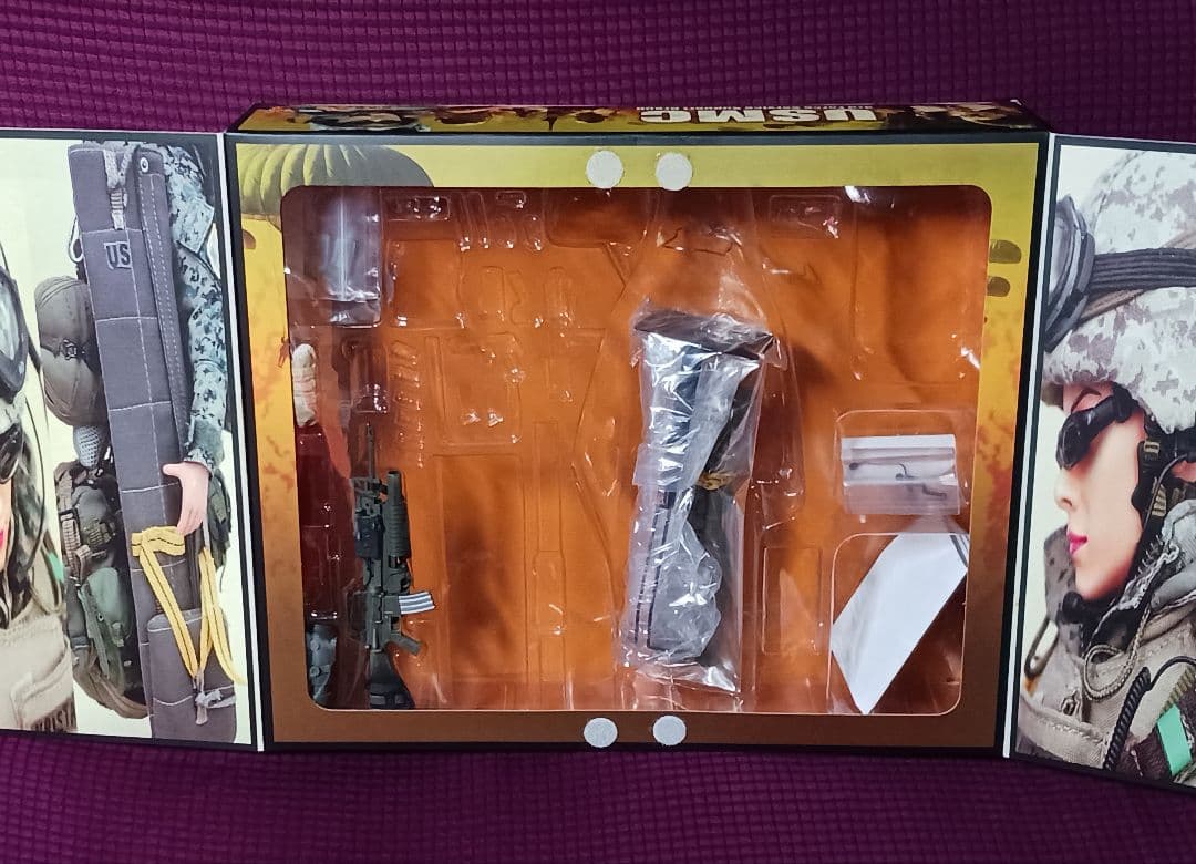 1/6 USMC パラシュター女性兵士(HotToysホットトイズ)