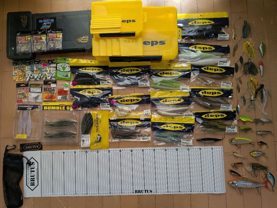 タイムセール【未使用パック多数】deps ソフトルアーセット ルアーボックス付き
