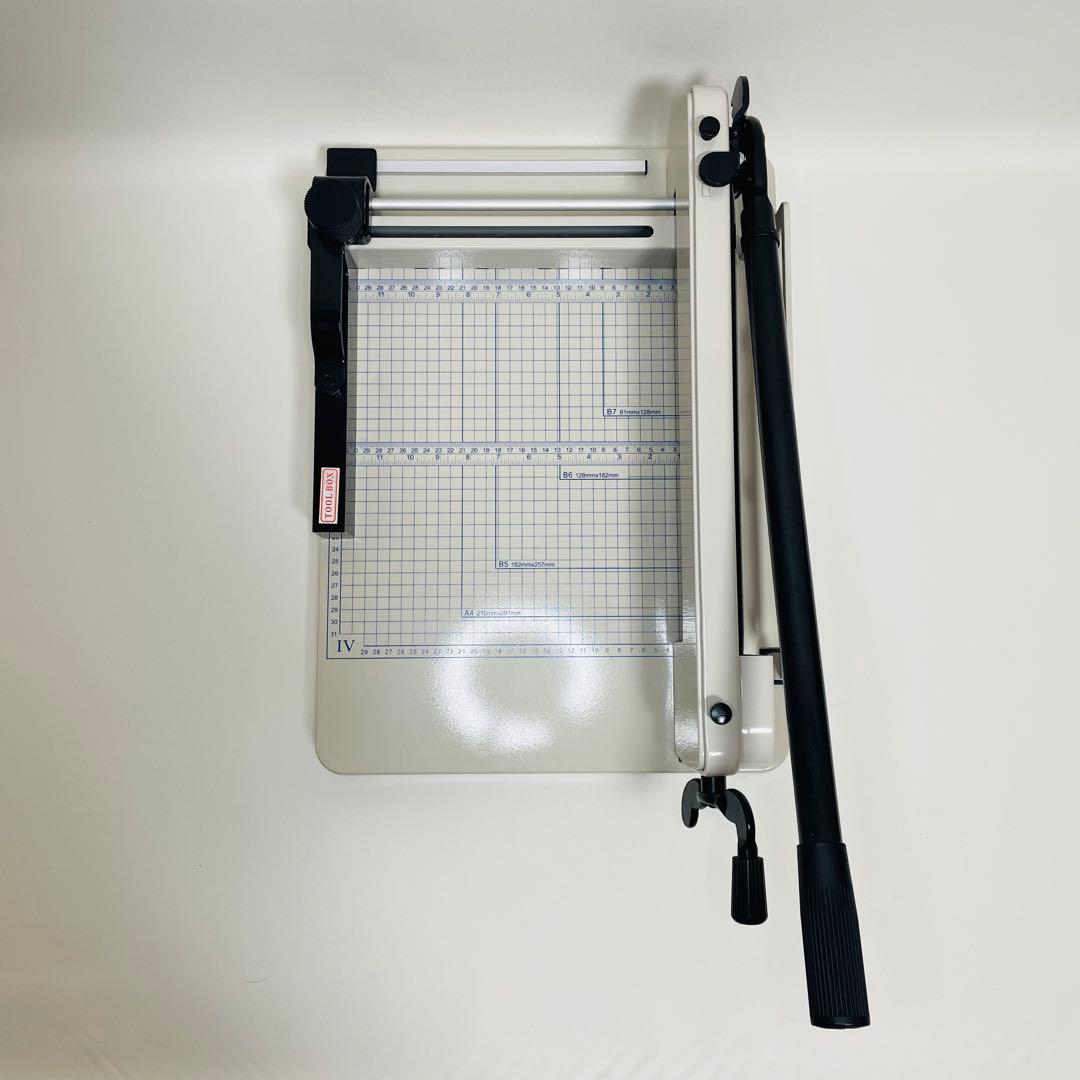 【美品】ペーパーカッター 裁断機 A4対応 手動裁断