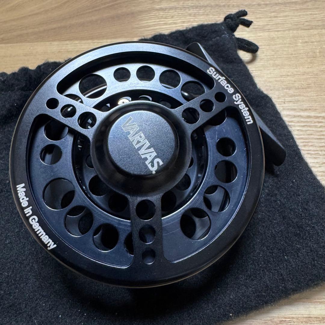 VARIVAS Surface System フライリール ブラック