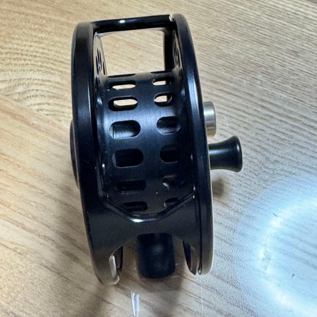 VARIVAS Surface System フライリール ブラック