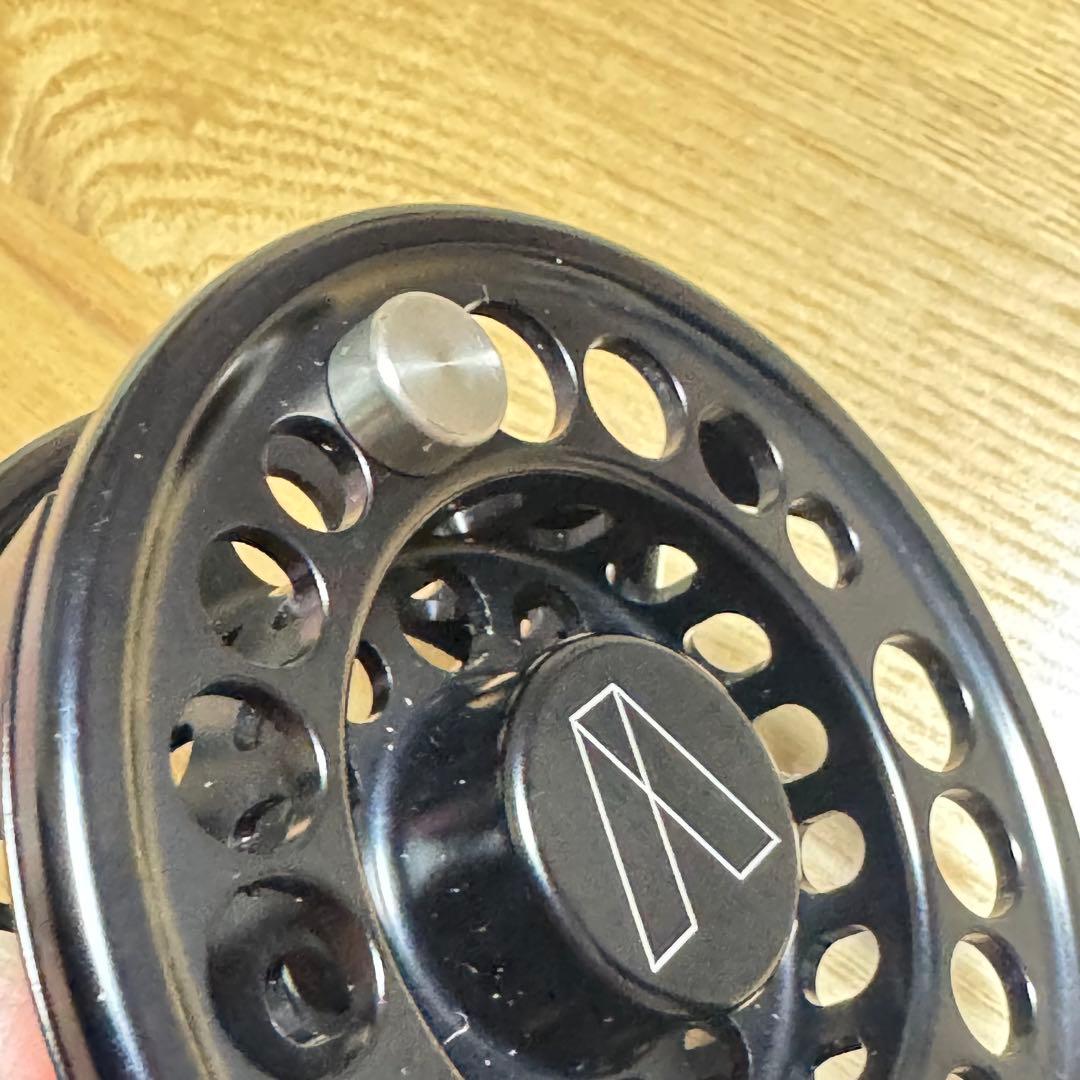 VARIVAS Surface System フライリール ブラック