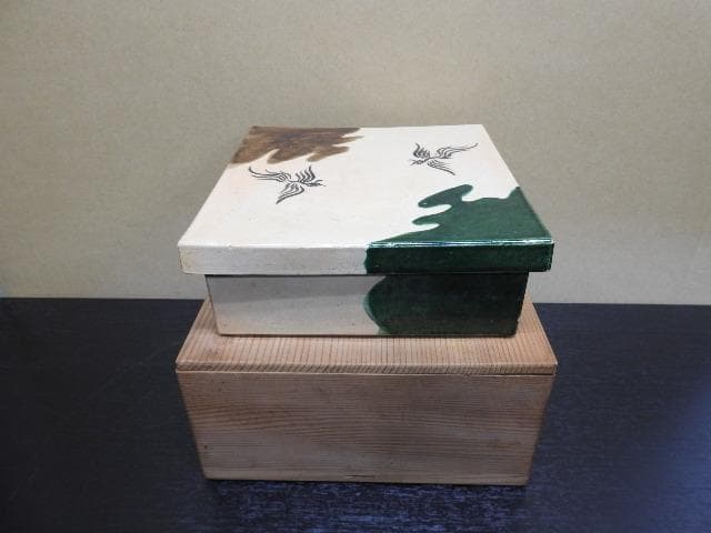 十三軒吉向　蓋物　共箱　MA429