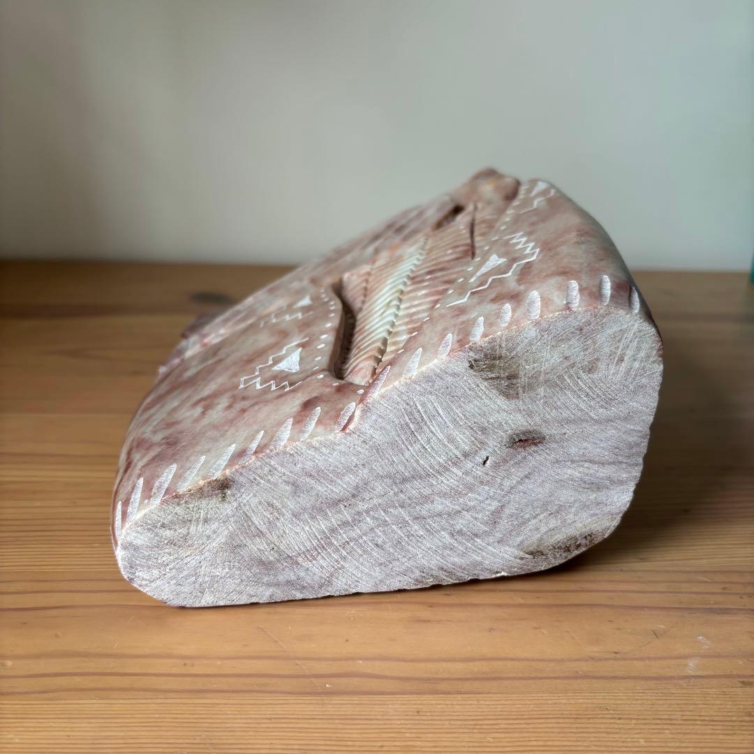 ナバホ族ノーマン・ルイス作 ネイティブアメリカン彫刻　レッドアラバスター製