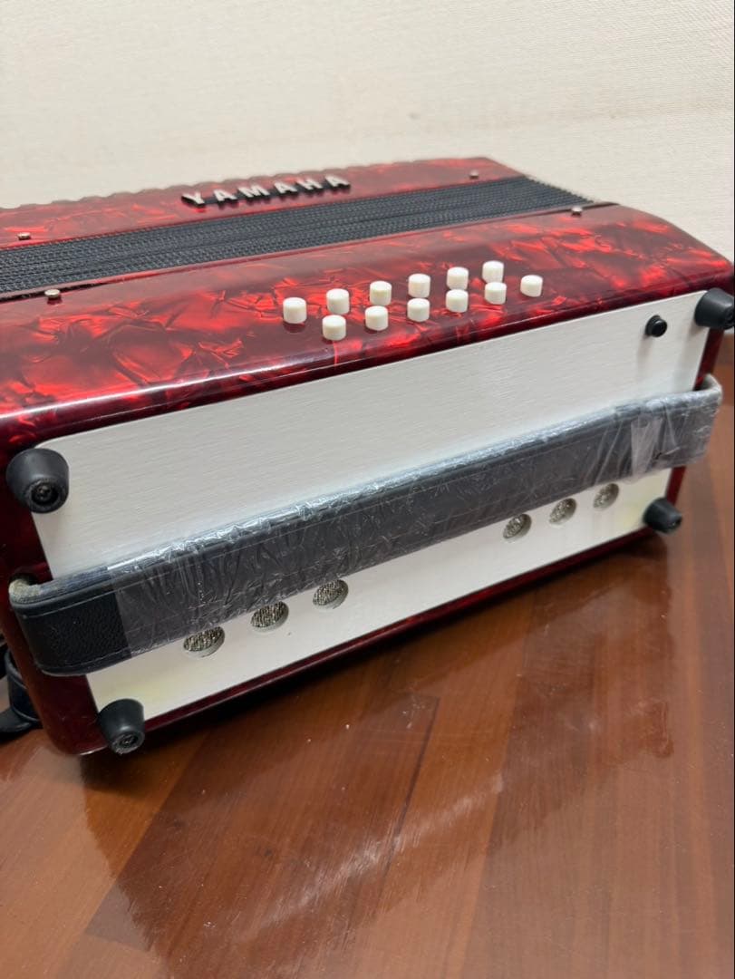 YAMAHA 赤 アコーディオン 25鍵盤