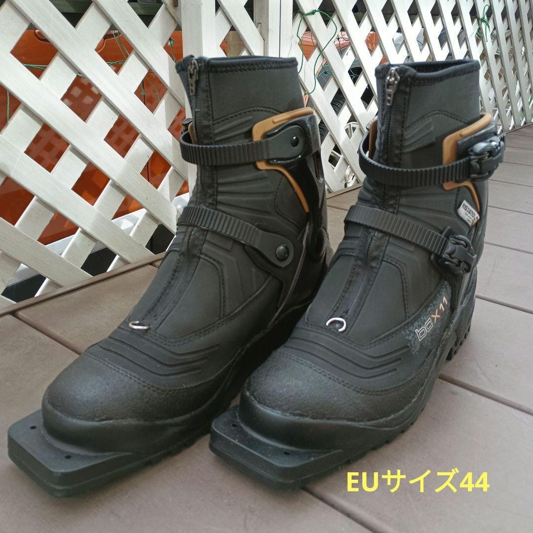 クロスカントリー用スキーブーツ