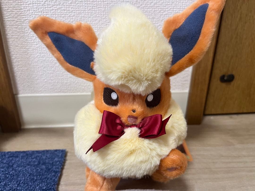 イーブイコレクション　ブースター　サンダース　ぬいぐるみ　ポケモンセンター