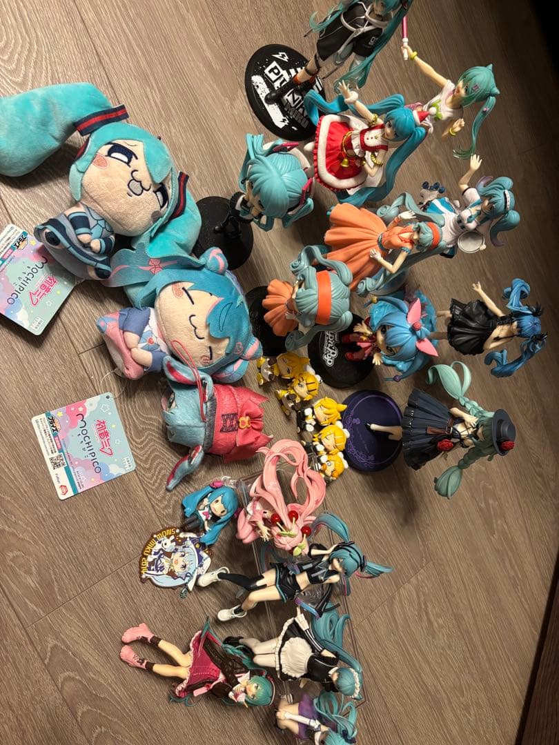 初音ミク　フィギュア　ぬいぐるみ　マスコットまとめ売り　25点