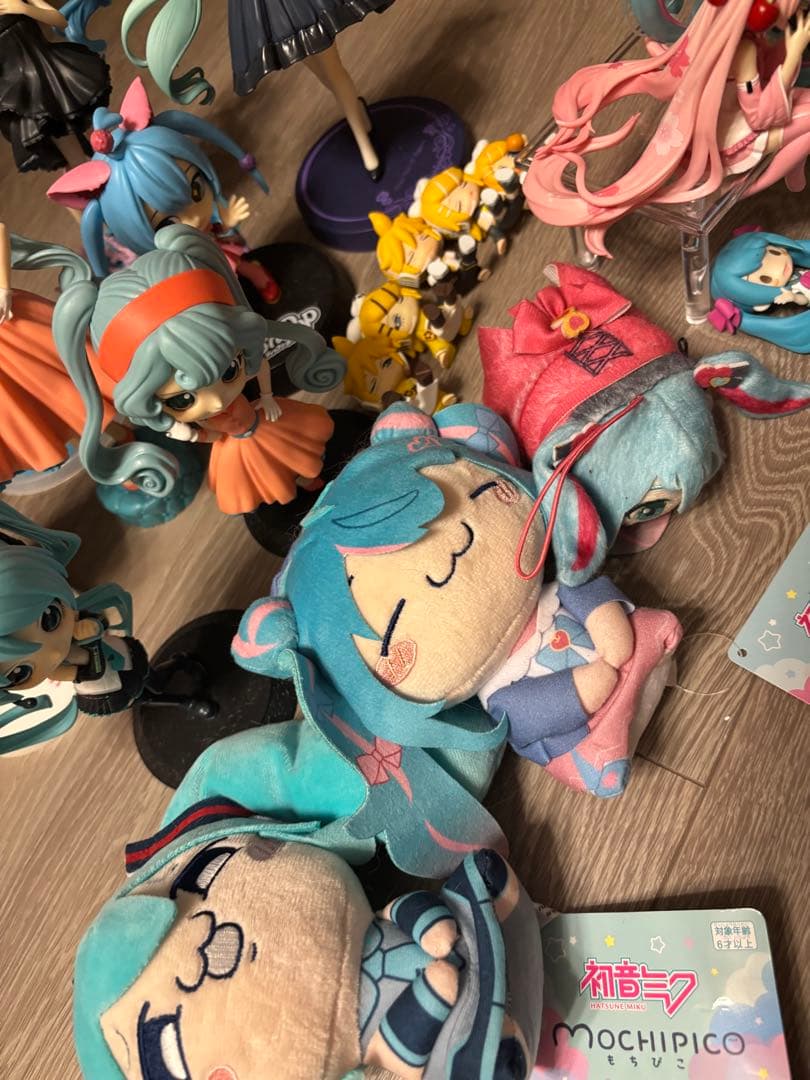 初音ミク　フィギュア　ぬいぐるみ　マスコットまとめ売り　25点