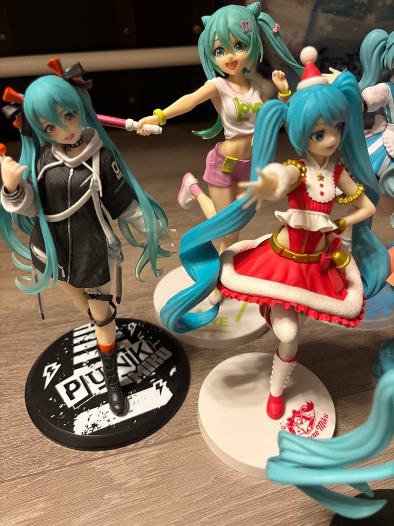 初音ミク　フィギュア　ぬいぐるみ　マスコットまとめ売り　25点