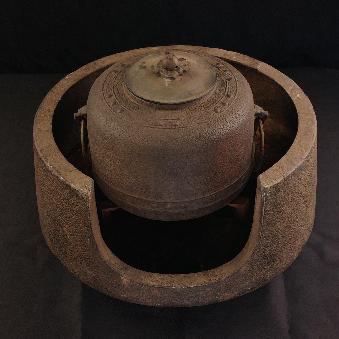 Y3122-5 茶道具 鉄製 風炉釜 五徳付き セット