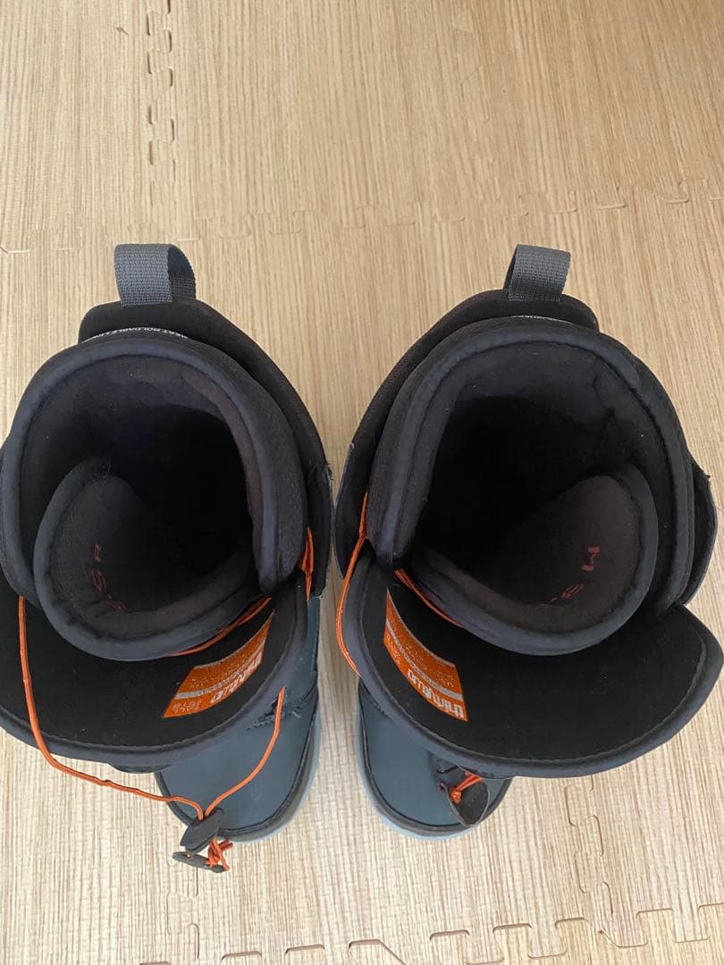 サーティーツー　スノーボードブーツ BOAシステム 黒