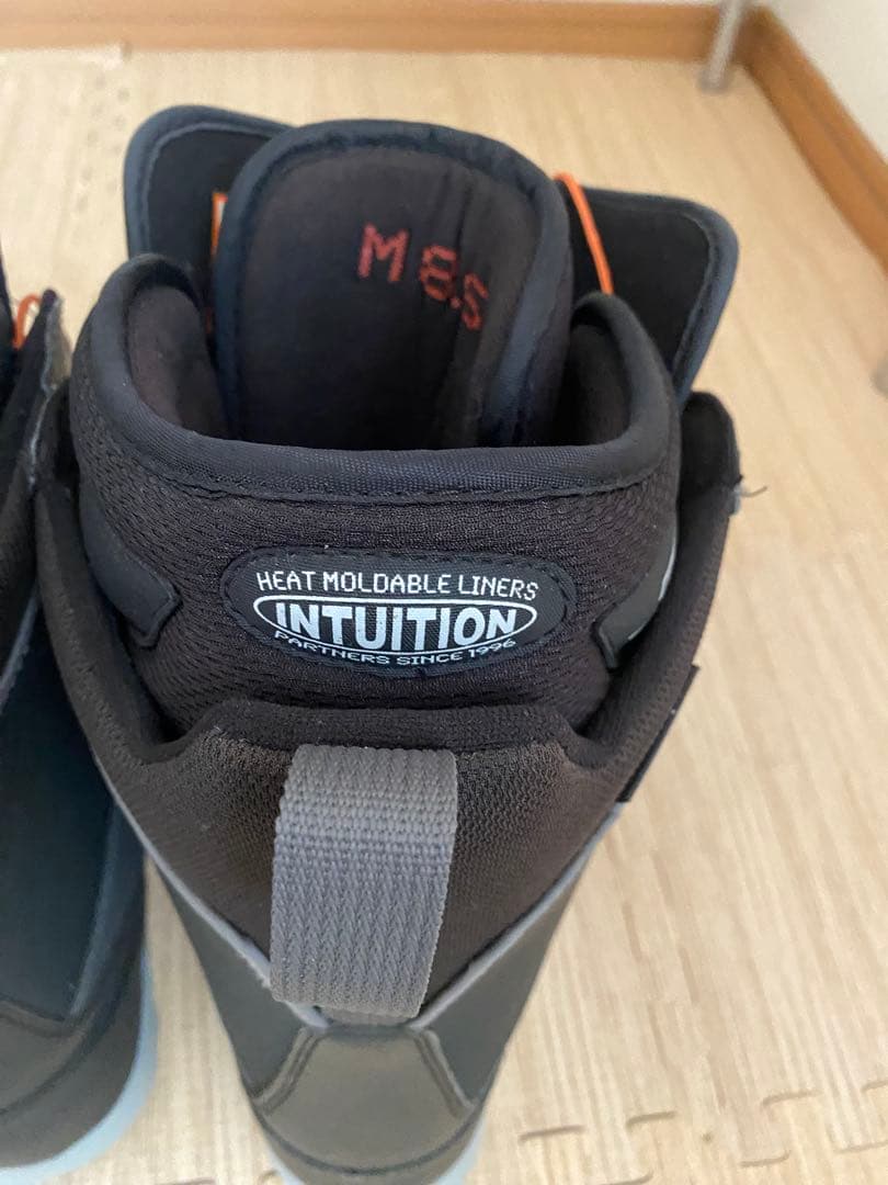 サーティーツー　スノーボードブーツ BOAシステム 黒