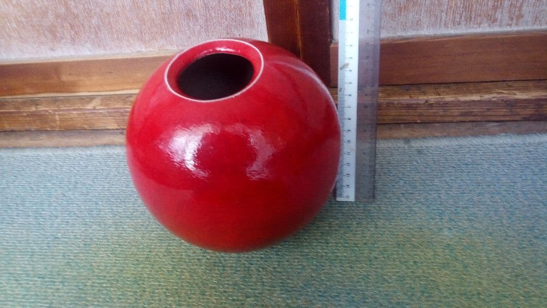 故荒木俊雄作赤釉薬丸花器