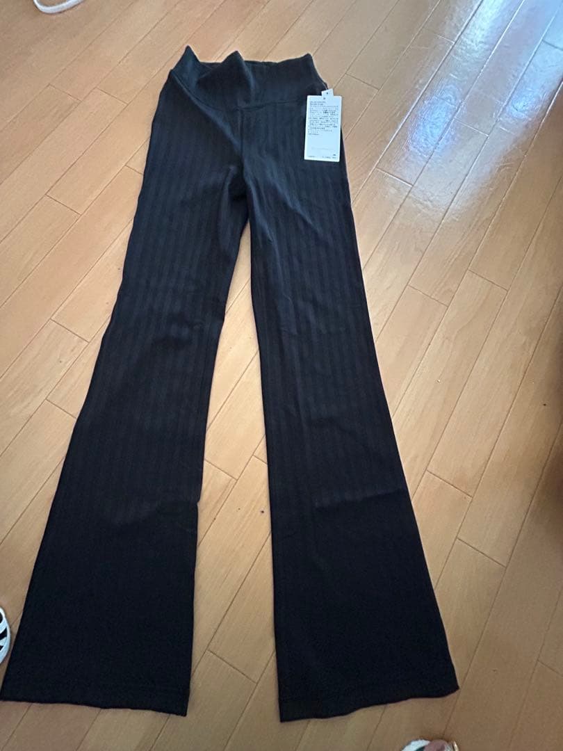 セール‼️ルルレモン　 ブーツカットパンツ トーナルストライプ アジアフィット