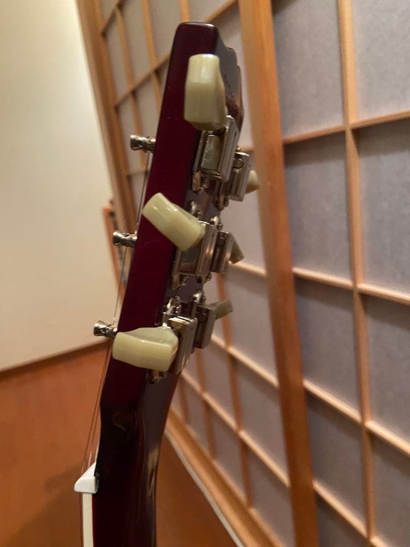 ギブソンコピー　チブソンレスポールスラッシュモデル、ペグアリア交換済み