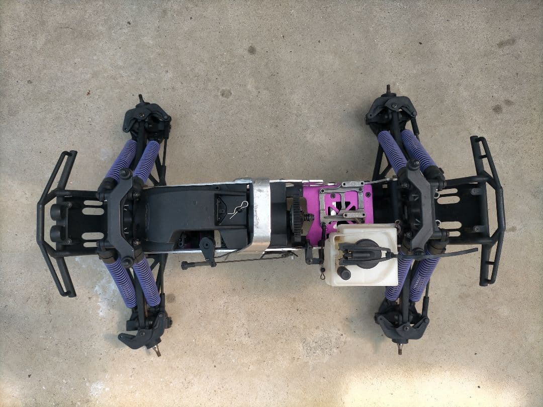 ★送料無料★HPIサベージ　エンジンラジコンカーシャーシオフロード　エンジン無