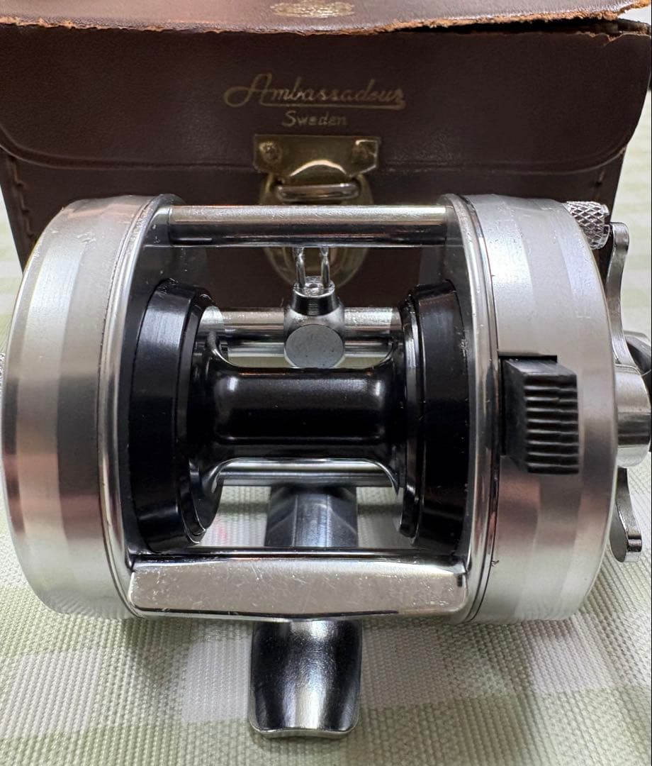 アブガルシア アンバサダー 2500C シルバー + Abu リール ケース