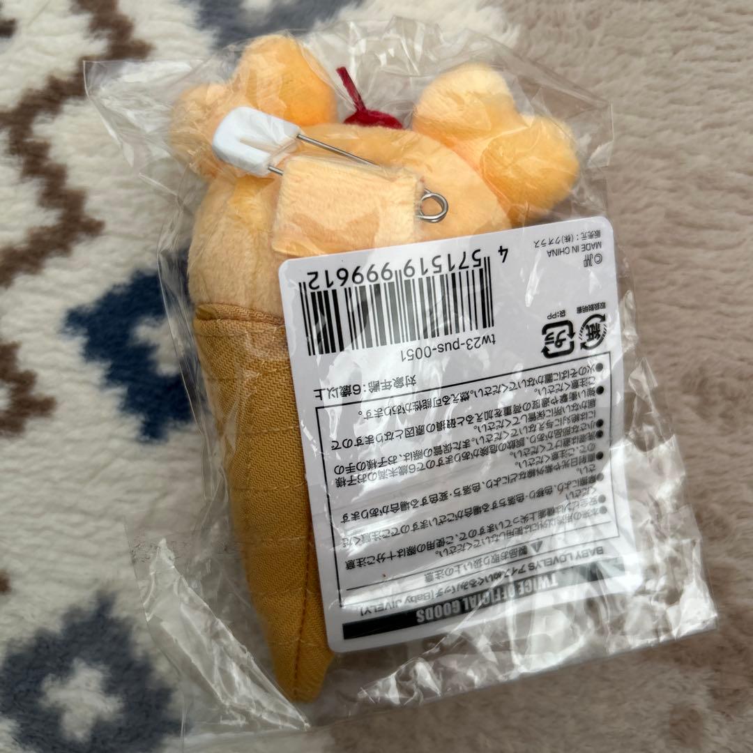 TWICE BABY LOVELYS アイスぬいぐるみバッチ　ジヒョ