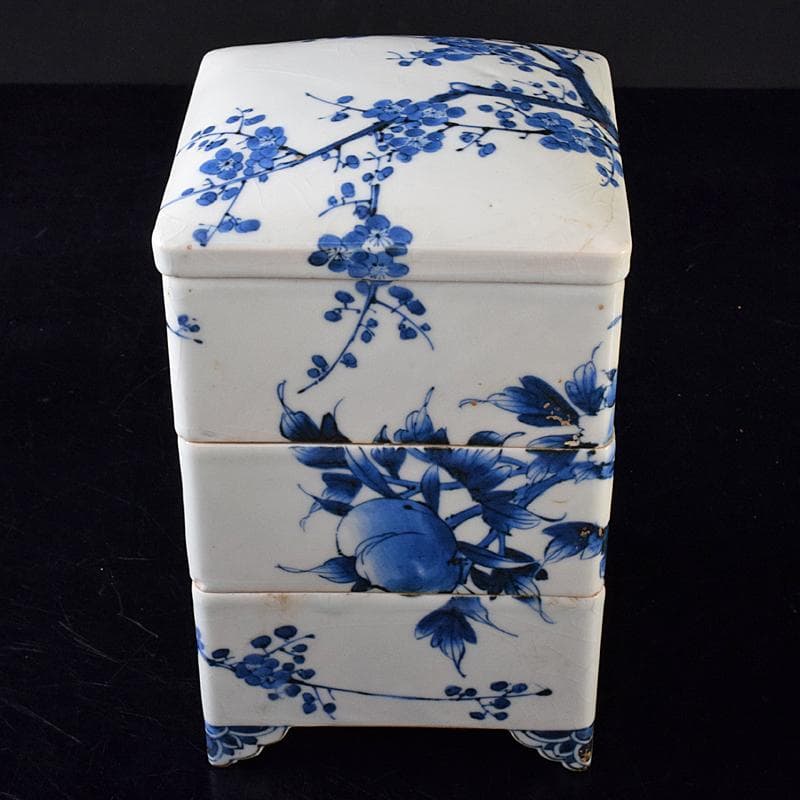 瀬戸焼　古瀬戸　染付　梅牡丹文　四方三段重箱　時代箱付　V　R8582
