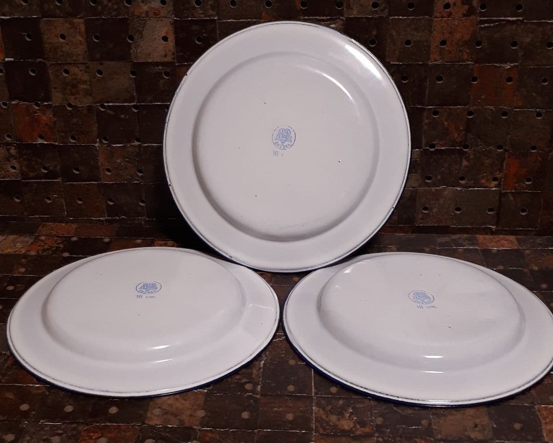 ホーロープレート４枚&コーヒーカップ４個セット スウェーデン製