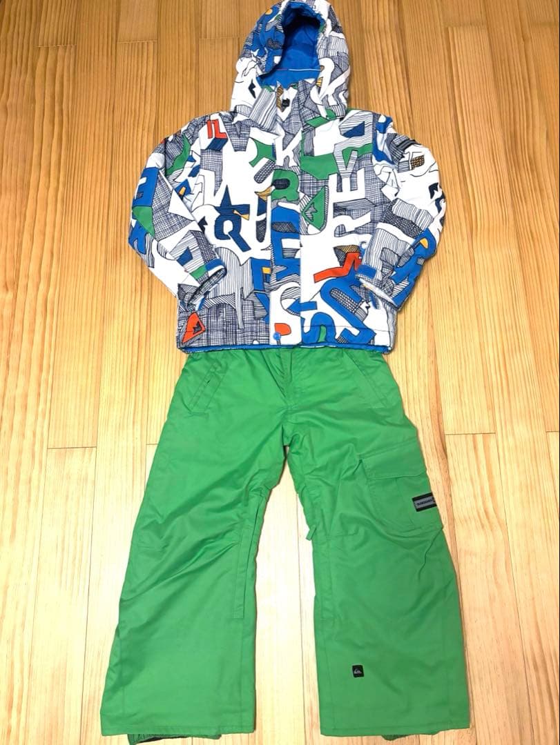 映える♡QUIKSILVER✨️スノボウエア 上下セット 130前後✨️