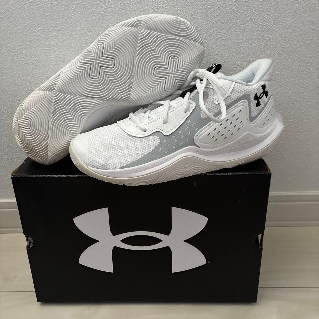 アンダーアーマー　新品　人気ホワイト　メンズ27.5cm
