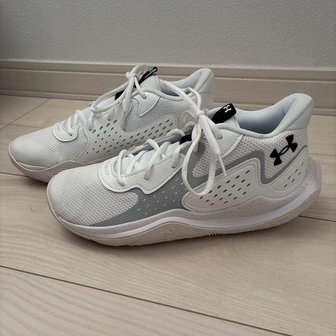 アンダーアーマー　新品　人気ホワイト　メンズ27.5cm