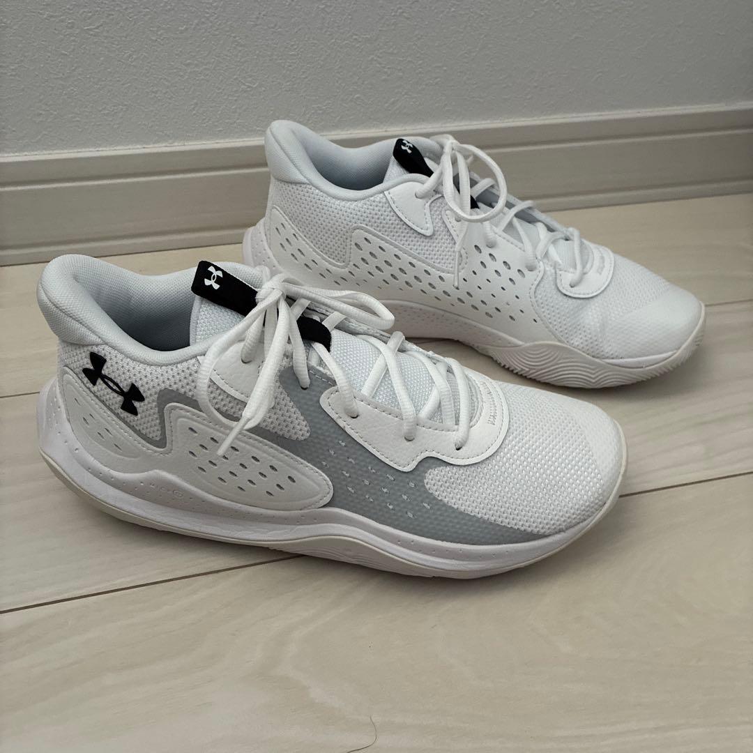 アンダーアーマー　新品　人気ホワイト　メンズ27.5cm