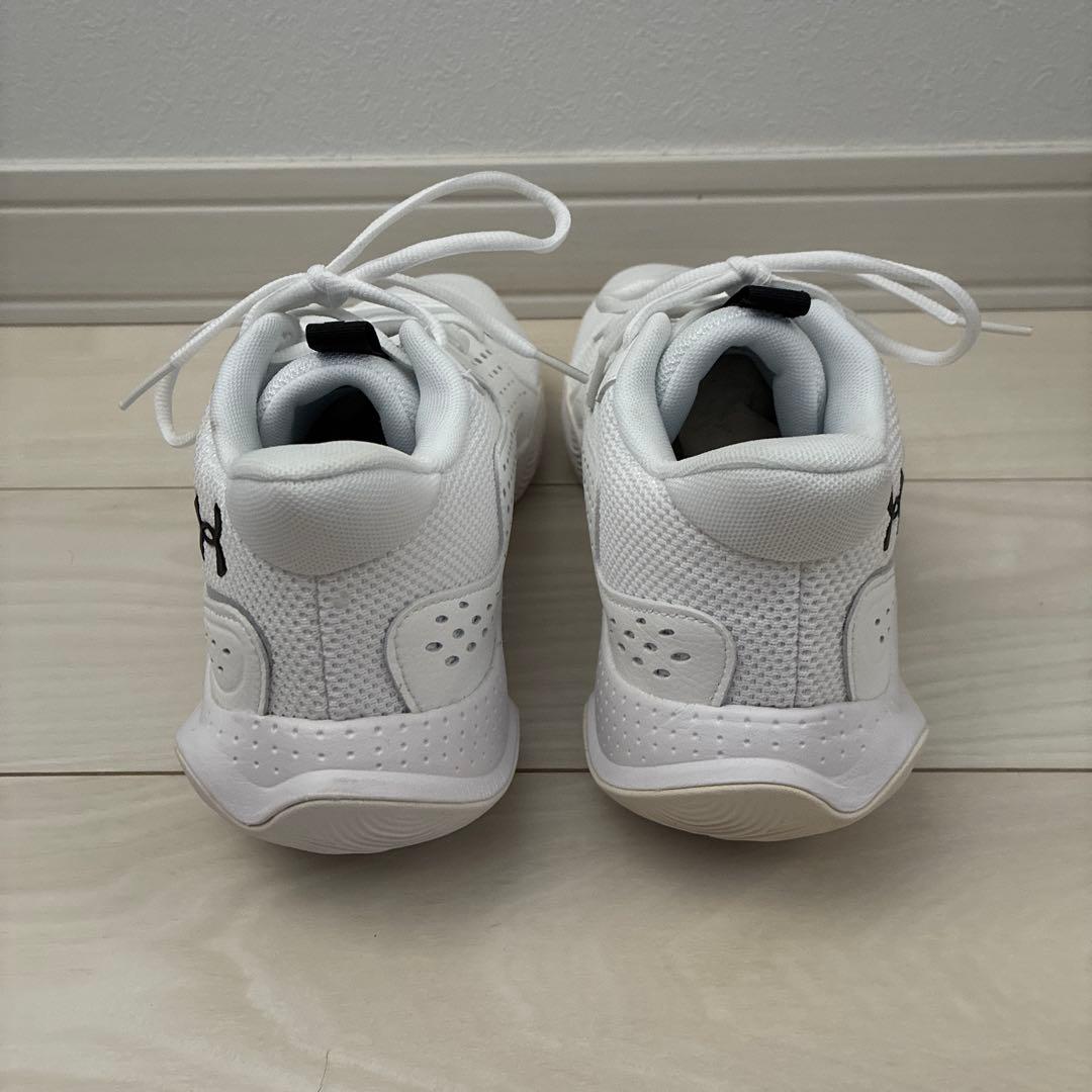 アンダーアーマー　新品　人気ホワイト　メンズ27.5cm