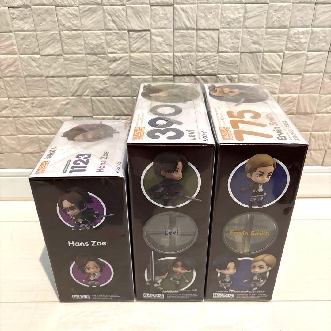 進撃の巨人　ねんどろいど　フィギュア