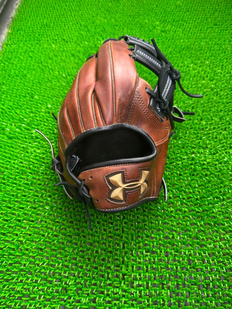 最終価格‼️アンダーアーマー　硬式内野手用グローブ