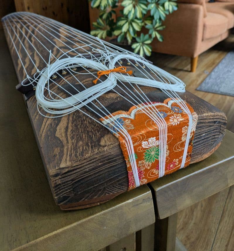 琴　和楽器　弦楽器 13弦　すだれ彫り　美木目