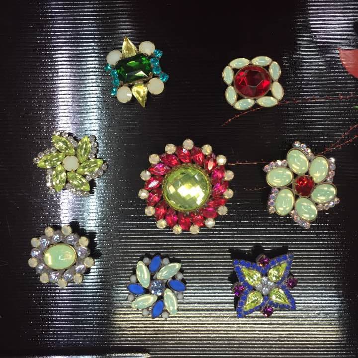 珍品！ウランガラスブローチ