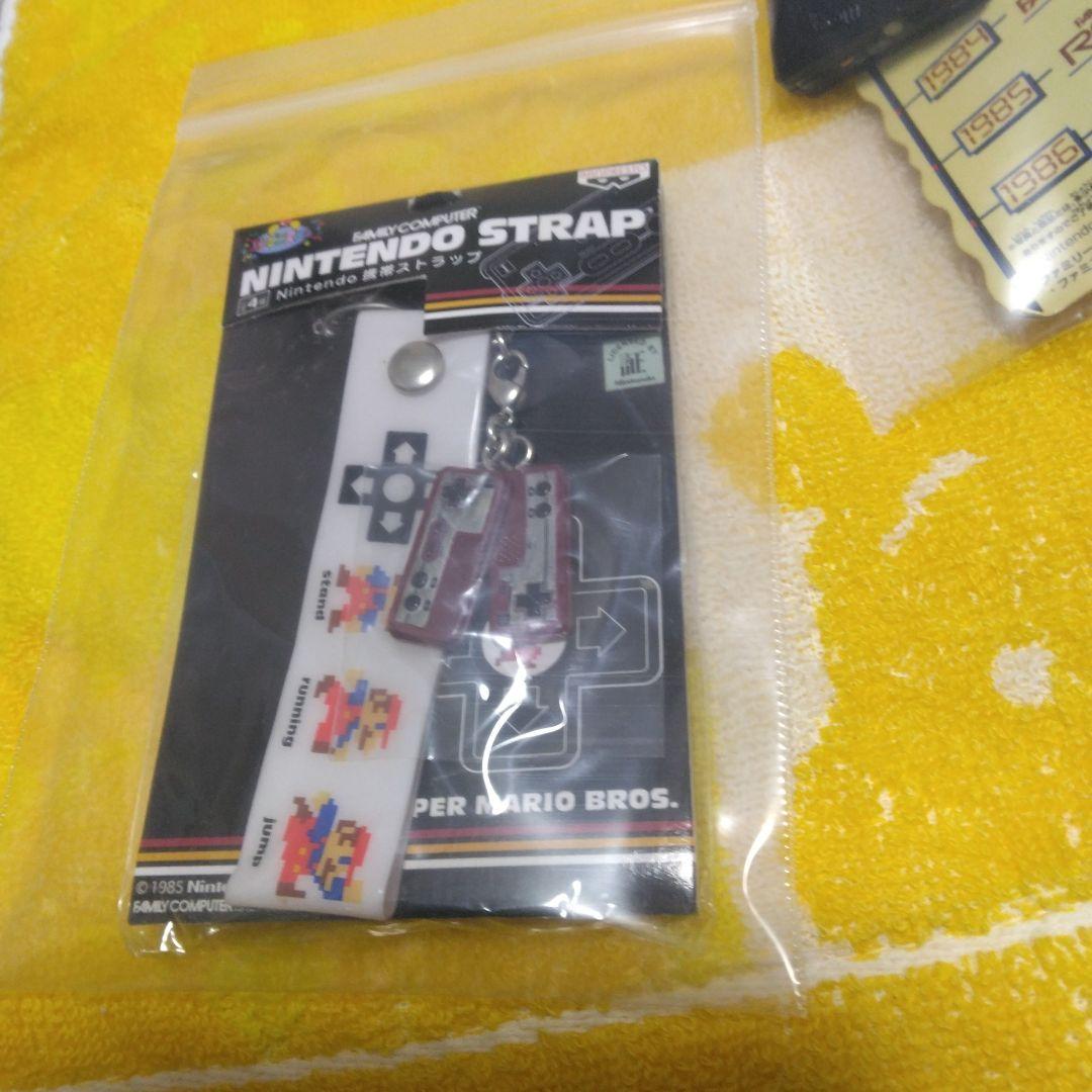 任天堂　ファミコン歴代ハード　キーホルダー 全5種セット　＋1